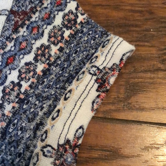 Size S Patterned Top - Picture 6 of 6